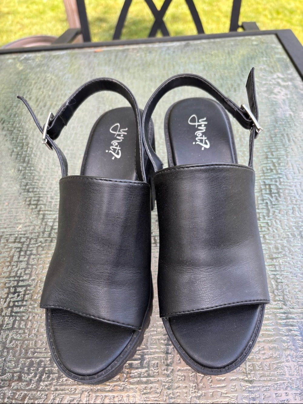 Shoes - Picture 4 of 6